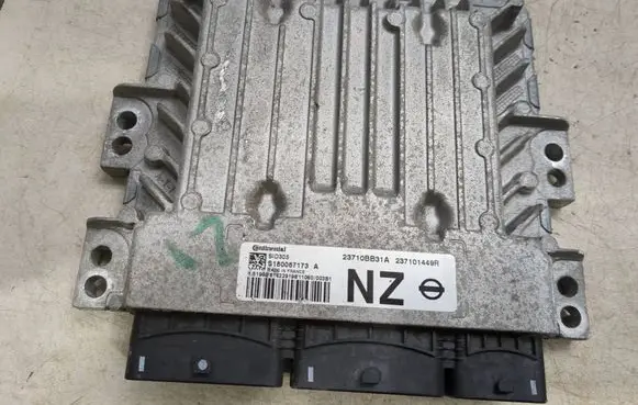 Nissan Qashqai Engine control unit/module 23710BB31A 237101449R S180067173A