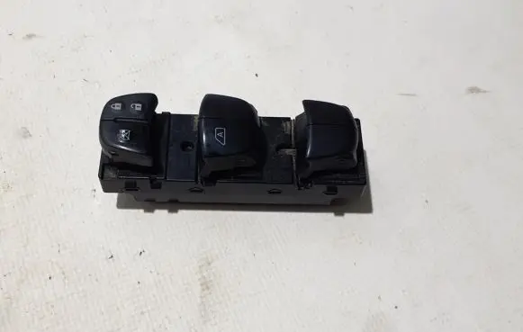 Nissan Qashqai Electric window control switch 254014EA1A