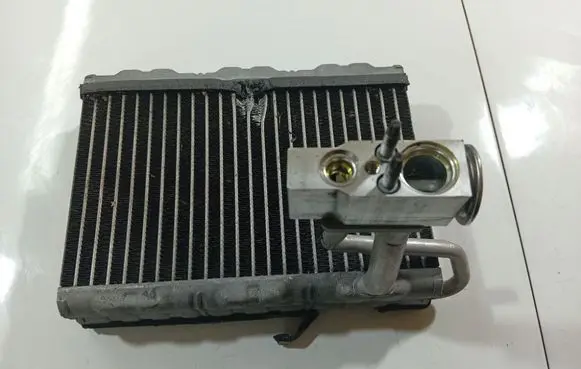 A/C cooling radiator (condenser)