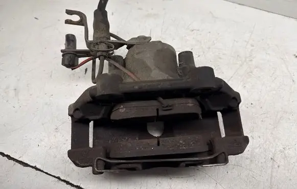 Volkswagen PASSAT B5.5 Front brake caliper 