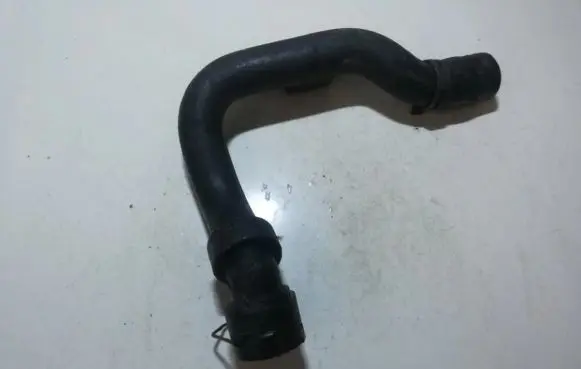 Volkswagen PASSAT B5.5 Engine coolant pipe/hose 8d0121101a