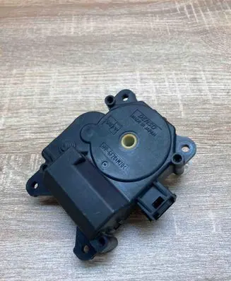Toyota Corolla Verso E121 Air flap motor/actuator 0637007440