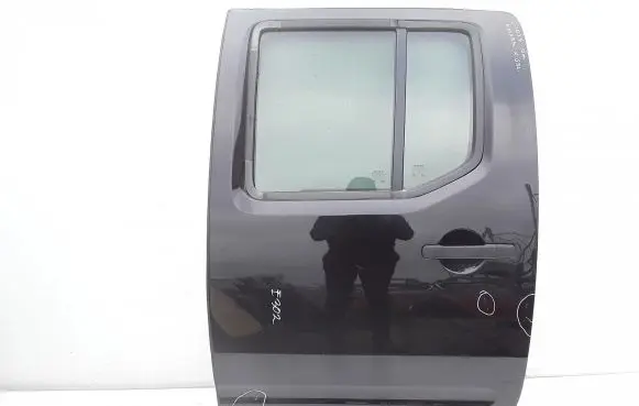 Nissan Navara Rear door