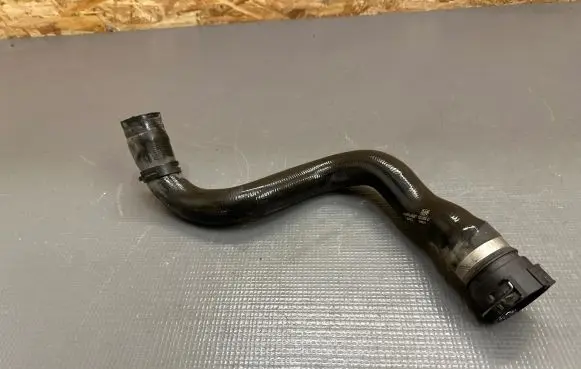 Opel Insignia B Engine coolant pipe/hose 39087123 C1072000 422346486