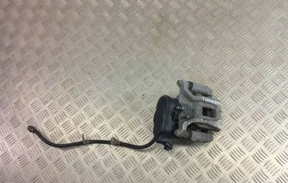 Toyota Highlander XU70 Rear brake caliper
