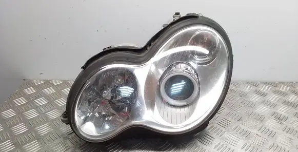 Mercedes-Benz C W203 Headlight/headlamp A2038204161 0302481275