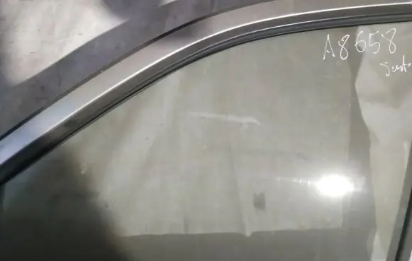 Hyundai Santa Fe Front door window glass four-door as2