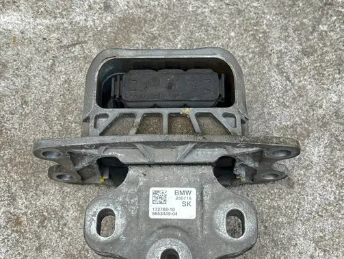 Engine mount bracket