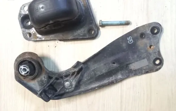 Volkswagen Touran I Rear upper control arm/wishbone 1K0505130J 1K0501476 1T0505226F