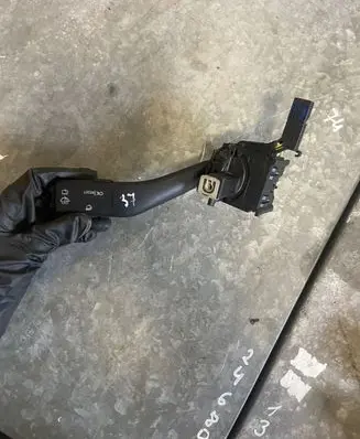 Volkswagen PASSAT B7 Indicator stalk 1K0953513A 01103500