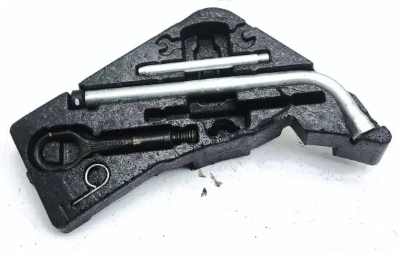 Audi Q7 4L Tool set 4L0012113C 1T0805615A