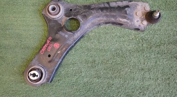 Renault Captur II Front lower control arm/wishbone 