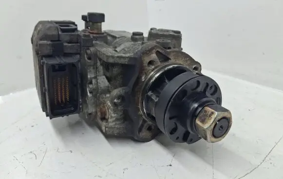 Opel Zafira A Fuel injection high pressure pump 0470504213 55351527