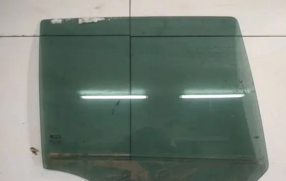 Opel Zafira B Rear door window glass AS3