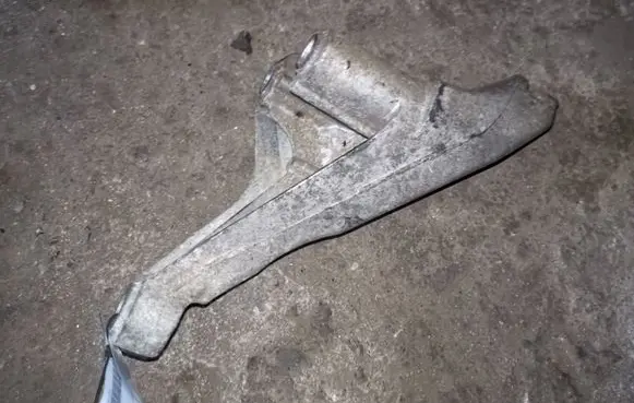 Audi A4 S4 B6 8E 8H Engine mounting bracket 8E0199307S