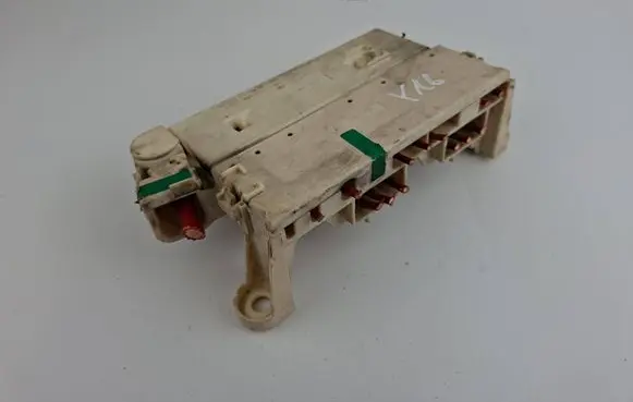 BMW 5 E39 Fuse module 61138367253 61138367252