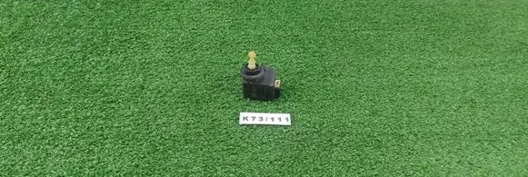 Volkswagen Caddy Headlight level adjustment motor 01055301