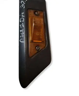 Mazda 323 F Front fender indicator light 21461311