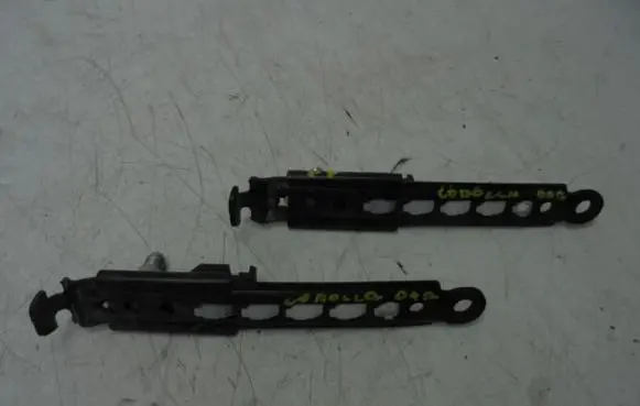Toyota Corolla Verso E121 Seat belt adjustment rail 