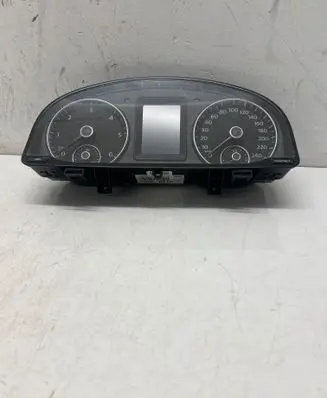 Volkswagen Touran II Speedometer (instrument cluster) 1T0920861D