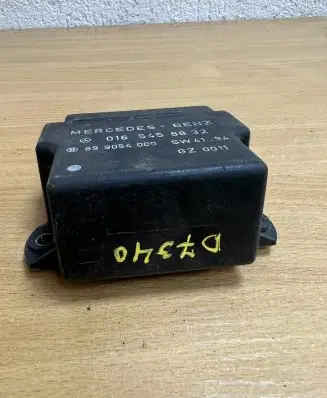 Mercedes-Benz E W210 Other relay 0165458832 D7340