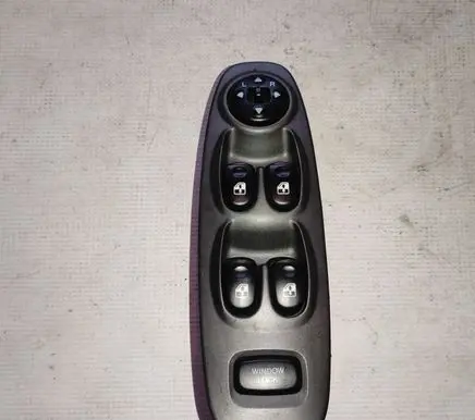 Hyundai Accent Electric window control switch 20D16P
