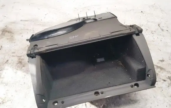 Peugeot 806 Glove box