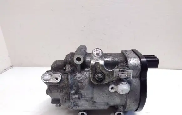 Toyota Prius (XW50) Air conditioning (A/C) compressor (pump) 0424000370 10B36604 ESB20C