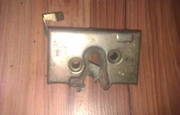 Seat Toledo I (1L) Front door lock 1L0837016