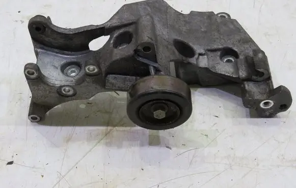 KIA Sorento Generator/alternator bracket GMAUTO4574097