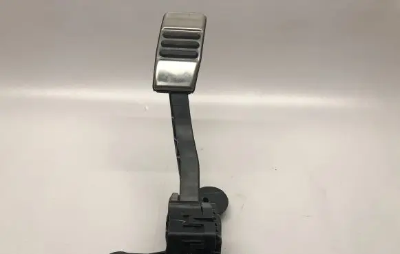 Ford Mustang VI Accelerator throttle pedal CR339F836