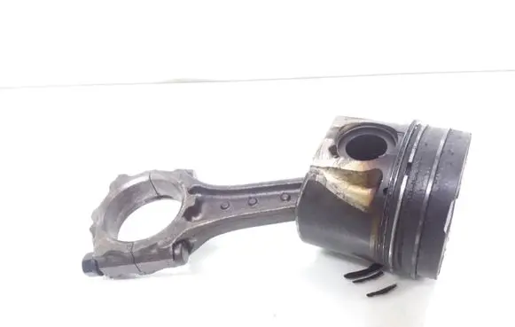 Opel Astra H Piston with connecting rod