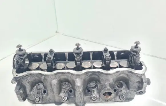 Volkswagen PASSAT B5 Engine head 028103373N