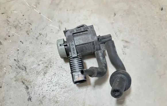 Audi Q5 SQ5 Turbo solenoid valve 1K0906283A