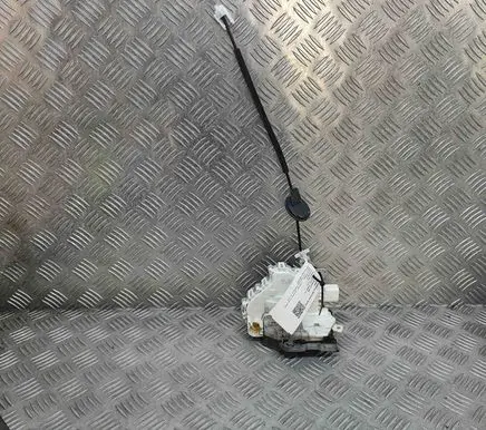 Porsche Cayenne (9Y0 9Y3) Front door lock 8J2837016E
