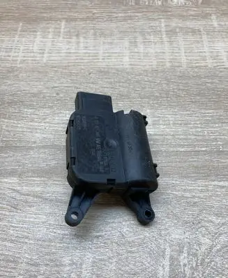 Volkswagen Golf VI Air flap motor/actuator 1K0907511 0132801345
