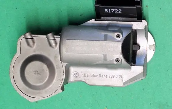 Mercedes-Benz C W203 Steering wheel lock A2034641130