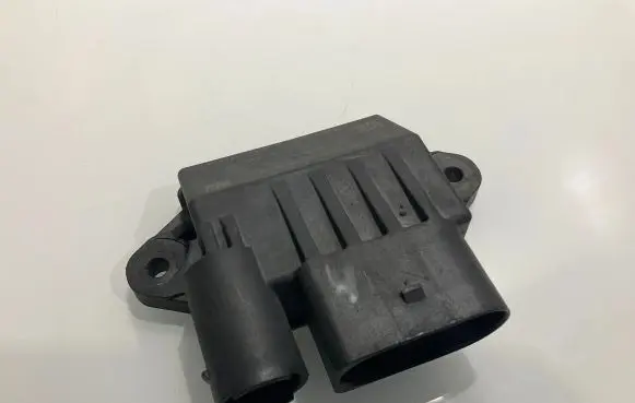 Mercedes-Benz CLS C219 Glow plug pre-heat relay A6429005801 14024036471 0522140210