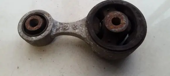 Honda Civic Engine mount bracket