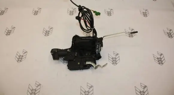 Mercedes-Benz CLS C219 Coupe door lock (next to the handle) 