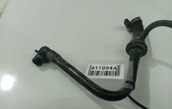 Engine coolant pipe/hose