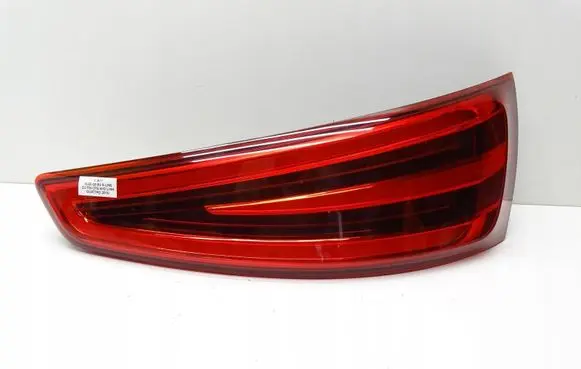 Tailgate rear/tail lights