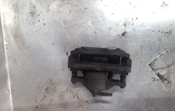 Toyota Auris 150 Front brake caliper