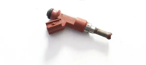 Lexus RX 330 - 350 - 400H Fuel injector 2325031050 050062216