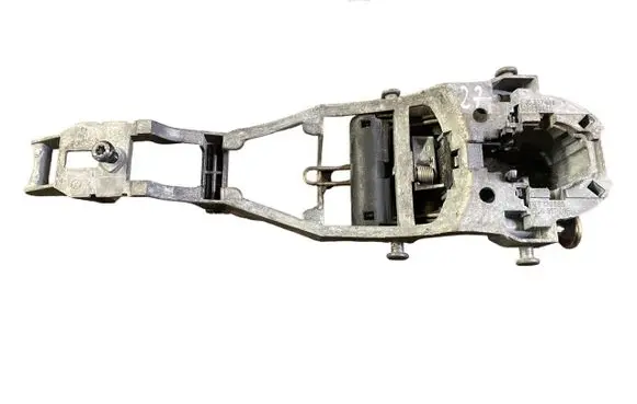 Rear door exterior handle/bracket