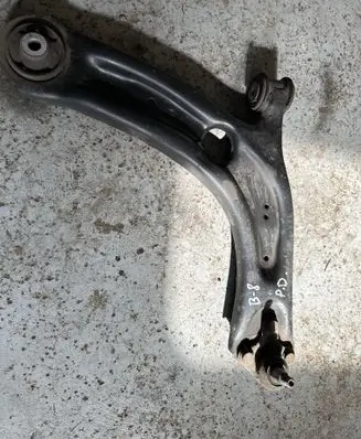 Volkswagen PASSAT B8 Front lower control arm/wishbone 3Q0407154b
