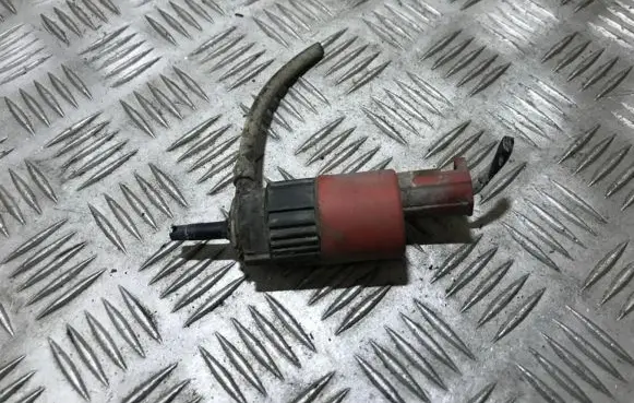 Volvo S40, V40 Windscreen/windshield washer pump