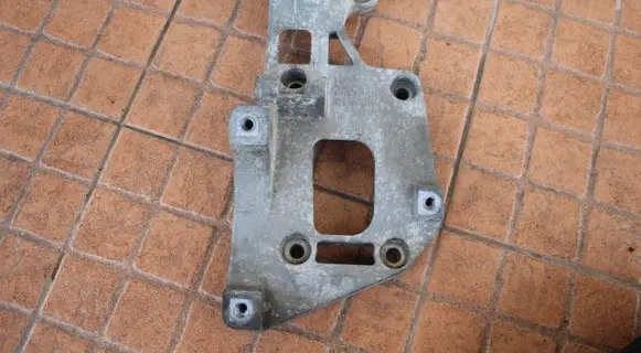 Volkswagen Golf V Generator/alternator bracket 06F903143F
