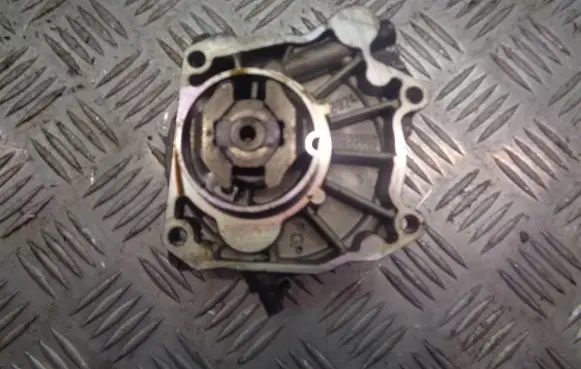 Opel Zafira B Vacuum pump