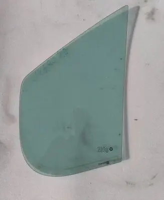 Opel Vivaro Front door vent window glass four-door 43R00049 DOT24AS2M25